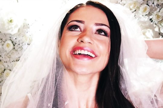 Красивая невеста отдается в попку после свадьбы