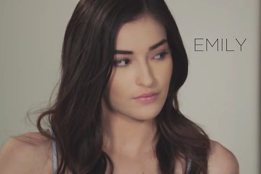 Пришел в гости не вовремя и застал любимую на члене негра