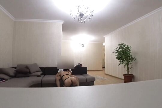 Жена с любовником трахается перед скрытой камерой