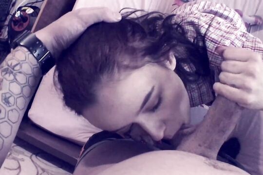 Ника сделала минет и спермой парня испачкалась