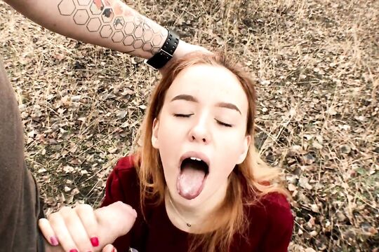 Не нашел грибов, так хоть минетом от подруги насладился